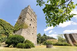 Tuscany castle - Image 2