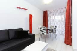 GG A213 (2 bed) - Image 2