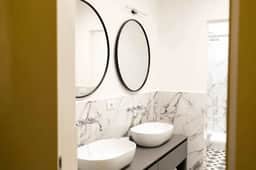Premier Apartment - Image 5
