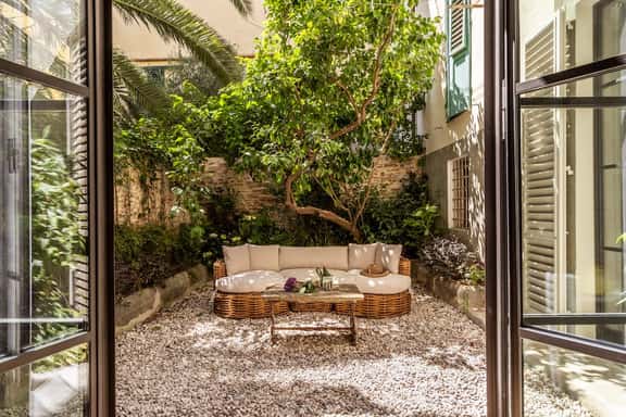 Garden Apartment - Image 1