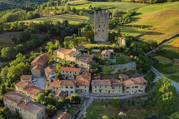 Tuscany castle - Image 1
