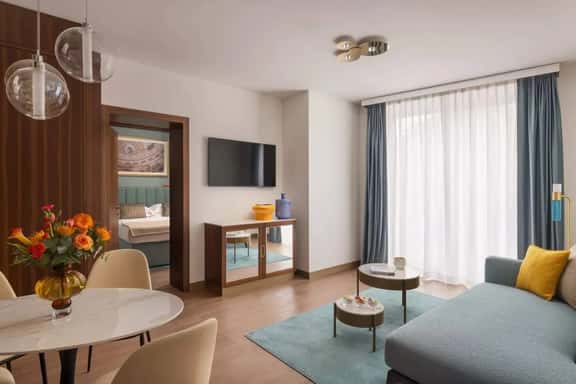 Apartment Magenta - Image 1