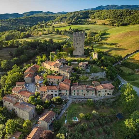 Tuscany castle - Image 1