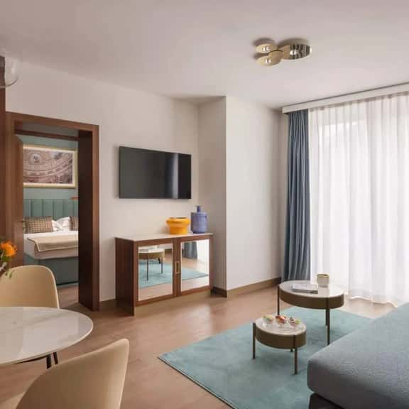 Apartment Magenta - Image 1