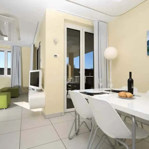 GG 1 bed apt (C101) - Image 1