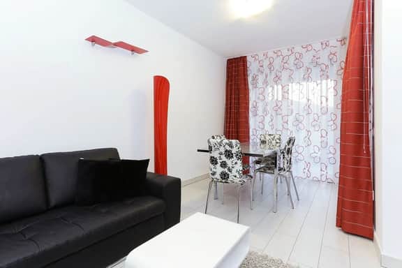 GG A213 (2 bed) - Image 2