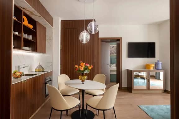 Apartment Magenta - Image 2