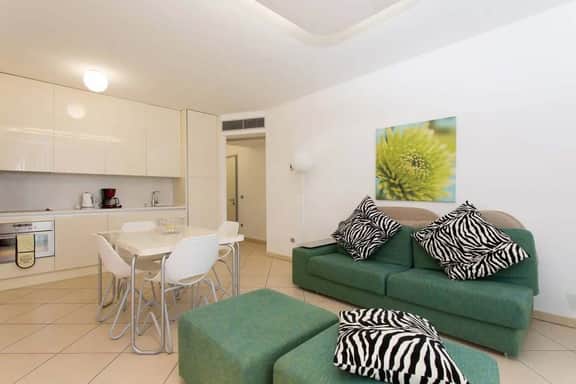 GG 1 bed apt (C205) - Image 4